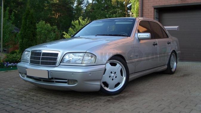 Передний бампер AMG Mercedes W202 дорестайлинг 1993-1997