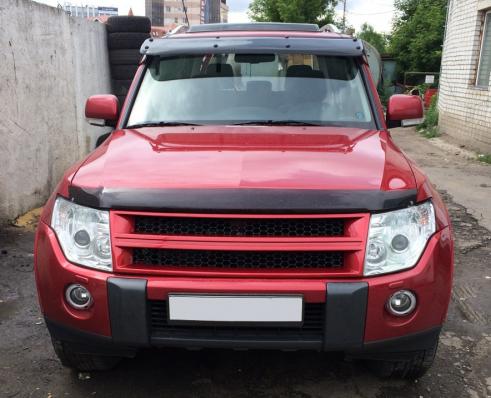 Решетка радиатора Mitsubishi Pajero 4 (с перекладиной)