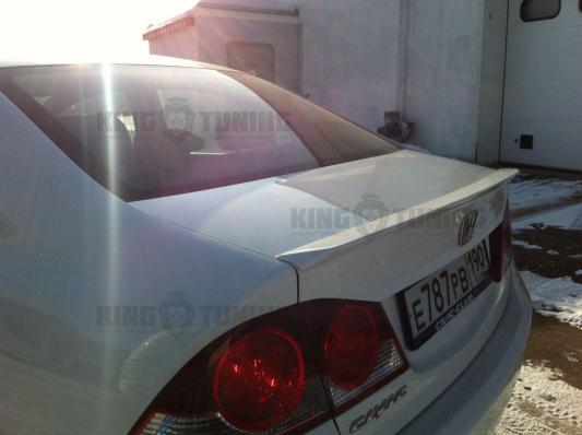 Спойлер + козырек Honda Civic 8 4d (под покрас)