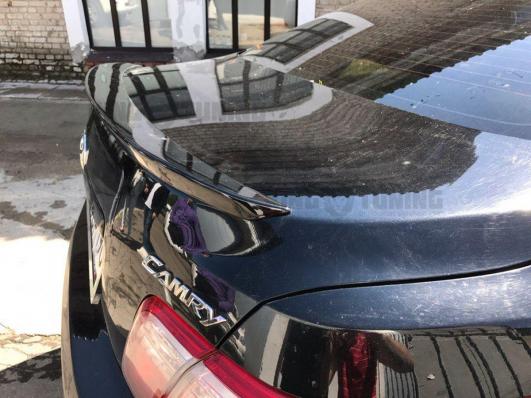 Спойлер + козырек Toyota Camry 40 (под покраску)