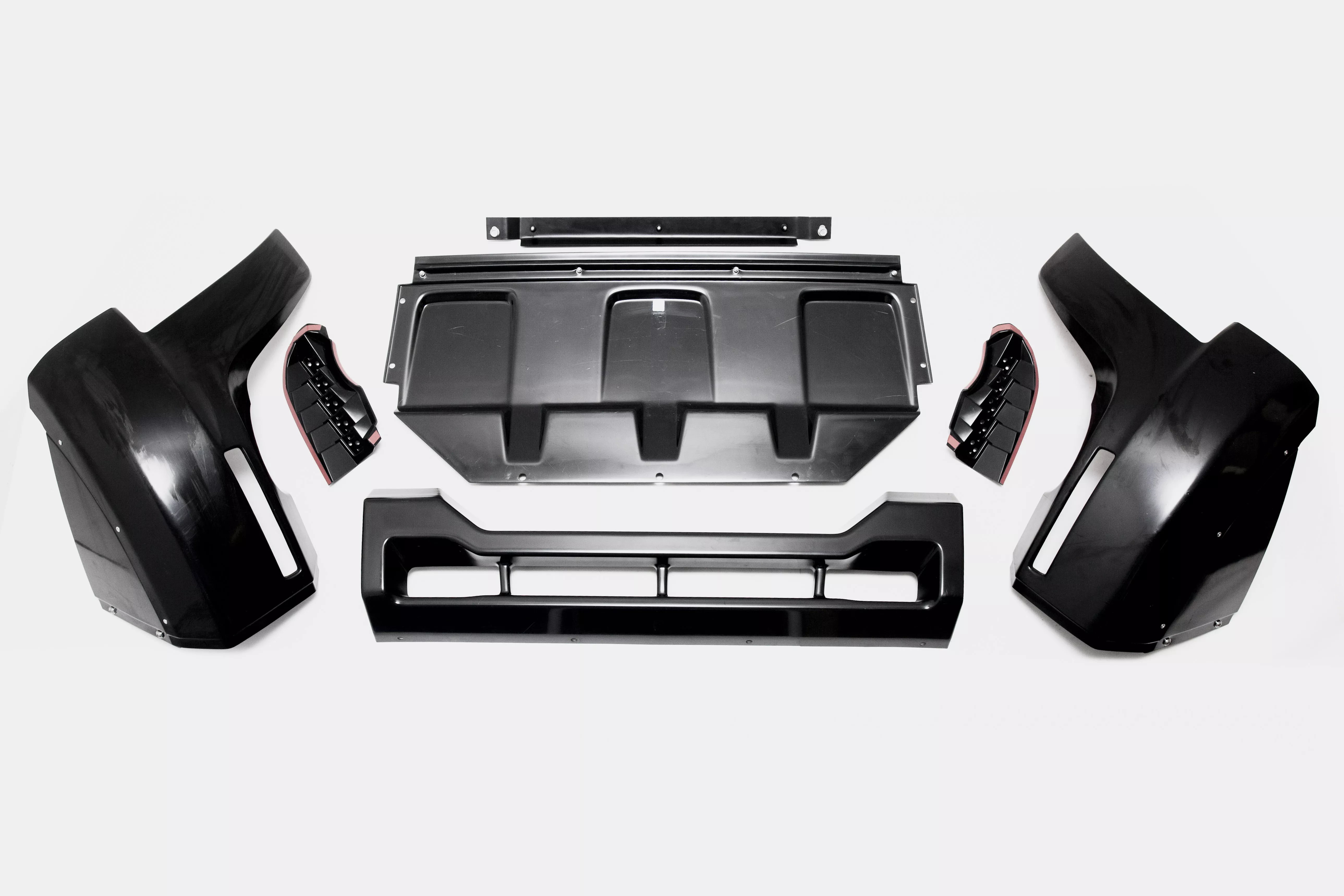 Накладка Broomer Design переднего бампера Mitsubishi Pajero IV 4 (2011-2015)