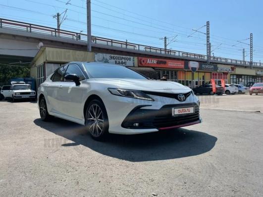Накладка GR sport на передний бампер Toyota Camry 70 рестайлинг 2020