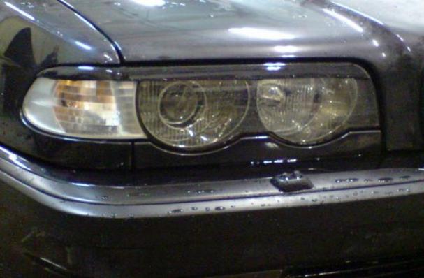 Реснички на верхние фары BMW E38