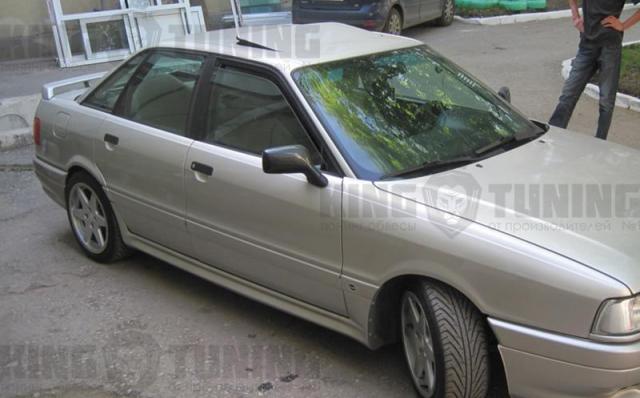 Накладки на пороги Rieger на Audi 80