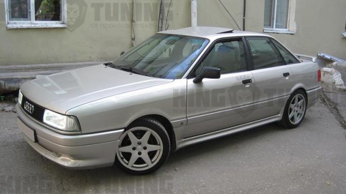 Накладки на пороги Rieger на Audi 80