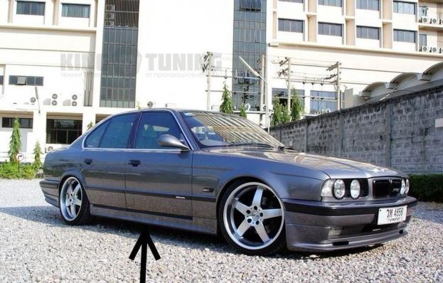 Накладки на пороги BMW E34 Zender